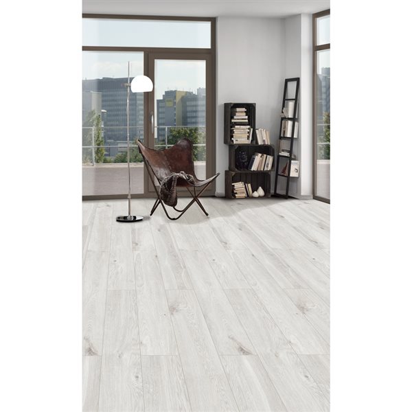 Smooth Wood Plank Laminate Flooring, A And M Flooring Fresno